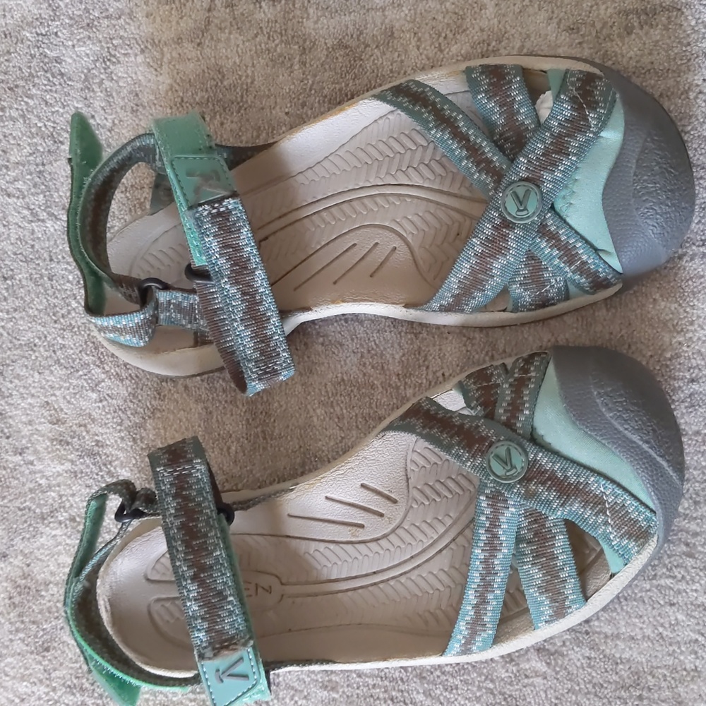 Keen water shoe women size 7 EUC